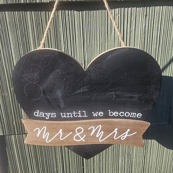 Heart "wedding" chalk board - Picture 2 of 3